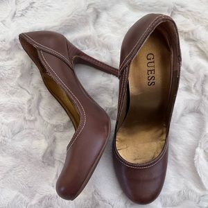 5.5 gorgeous GUESS camel/brown heels